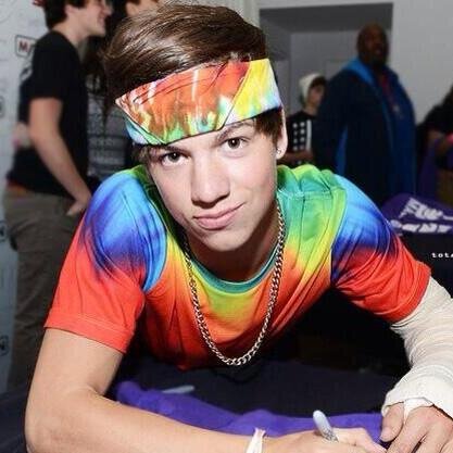 Since I was nice enough to give you a free follow. Please follow @Matt2GrierCam she follows back :)