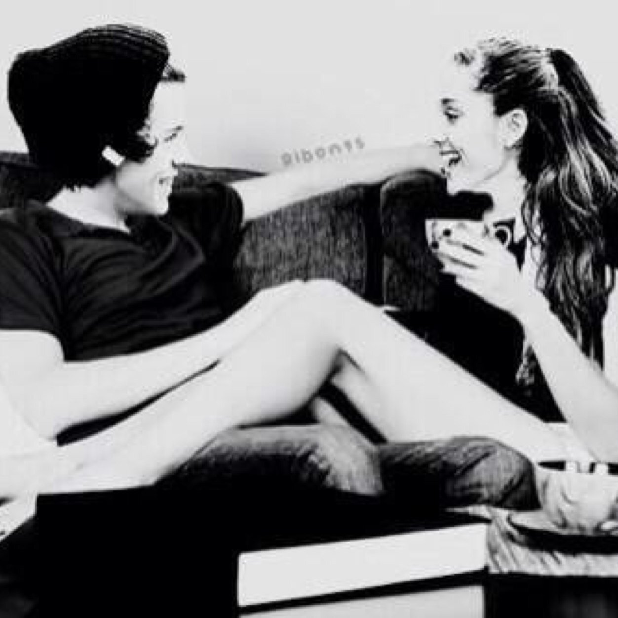 Ariana Grande ~ 18 ~ bisex ~ so di essere una nana non ricordatemelo grazie prego ciao. ~ 200414 ~