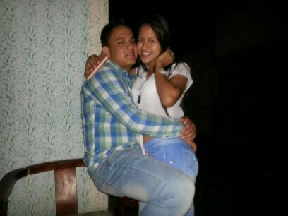 No te extraño a ti, extraño tus besos, extraño tus abrazos, extraño ese nosotros; me extraño a mí estando enamorada de ti