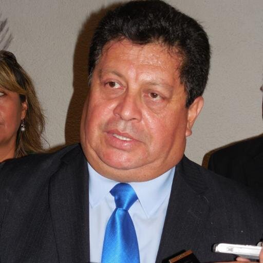 Lic. En Derecho, Especialidad en Juicios Orales, Maestro en Derecho Penal y Criminalística, Doctor en Derecho Penal, cursando el Posdoctorado en Derecho