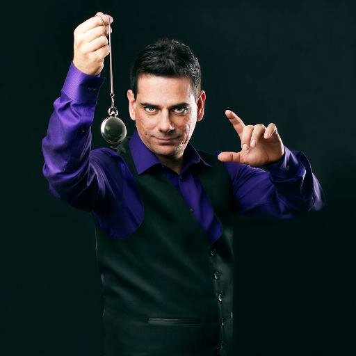 Magician specialized in mentalism and hypnosis /Mago especializado en mentalismo e hipnosis
Nature Photographer and University Professor,ex Galapagos Naturalist