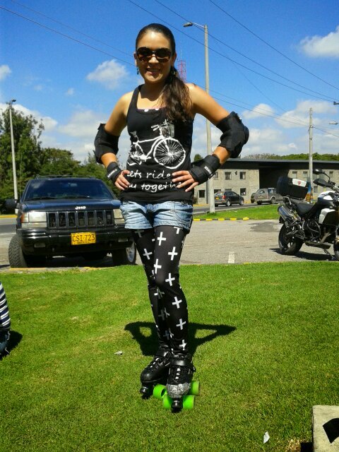 Bacterióloga y Laboratorista Clínica. 
Esp Gerencia de Mercadeo. 
Evaluadora Competencias Sena
Estudiante Biología 
Jugadora Roller Derby.
Viajera y Soñadora.