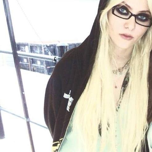 People remember me as a little girl called..Cindy Lou {The Pretty Reckless} He's my sexy little lion! @ThatPhilRP is mine! No touchie!