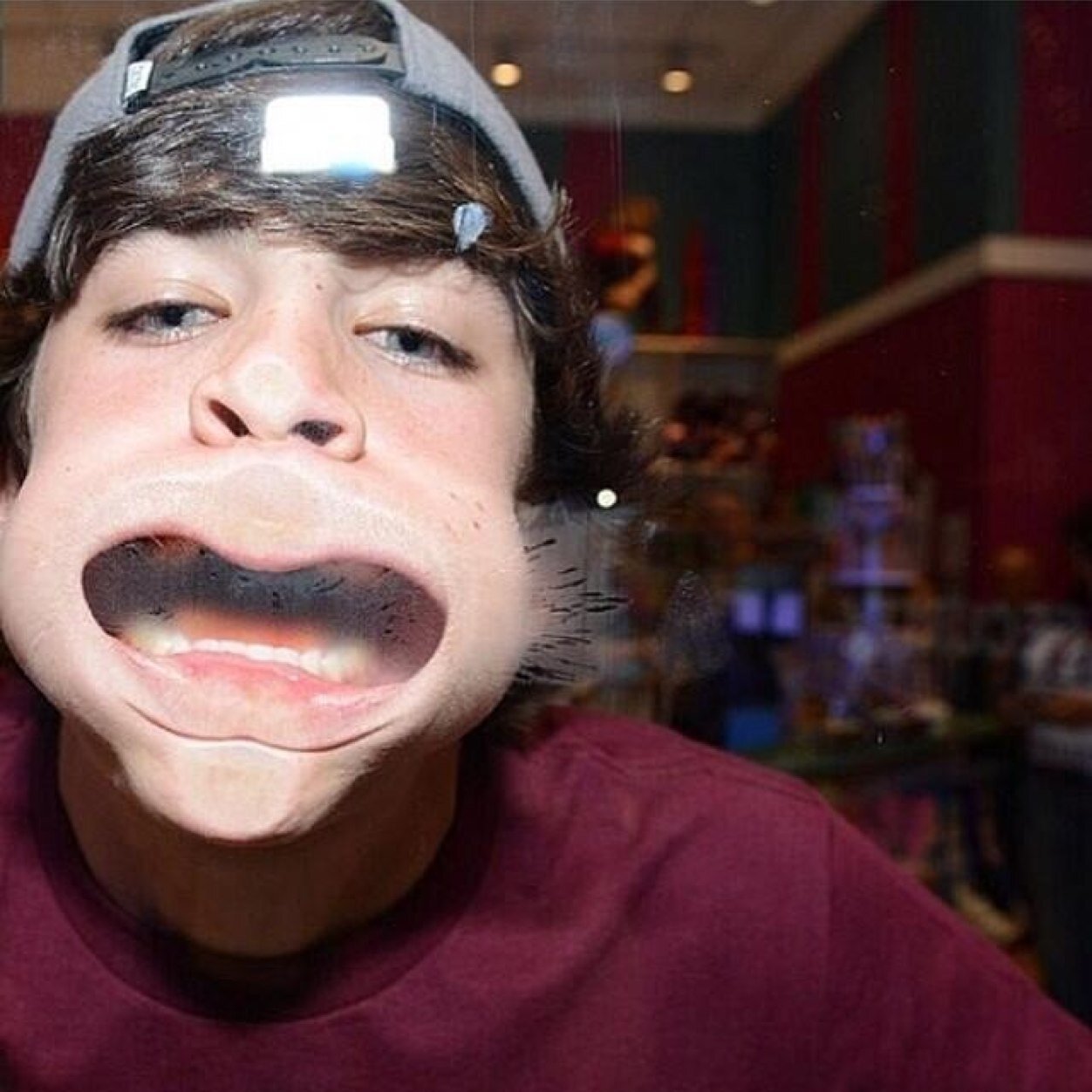 FOLLOW @hellaradannie IF YOURE A MAGCON FAN AND HELP HER GET TO 11k! ❤❤