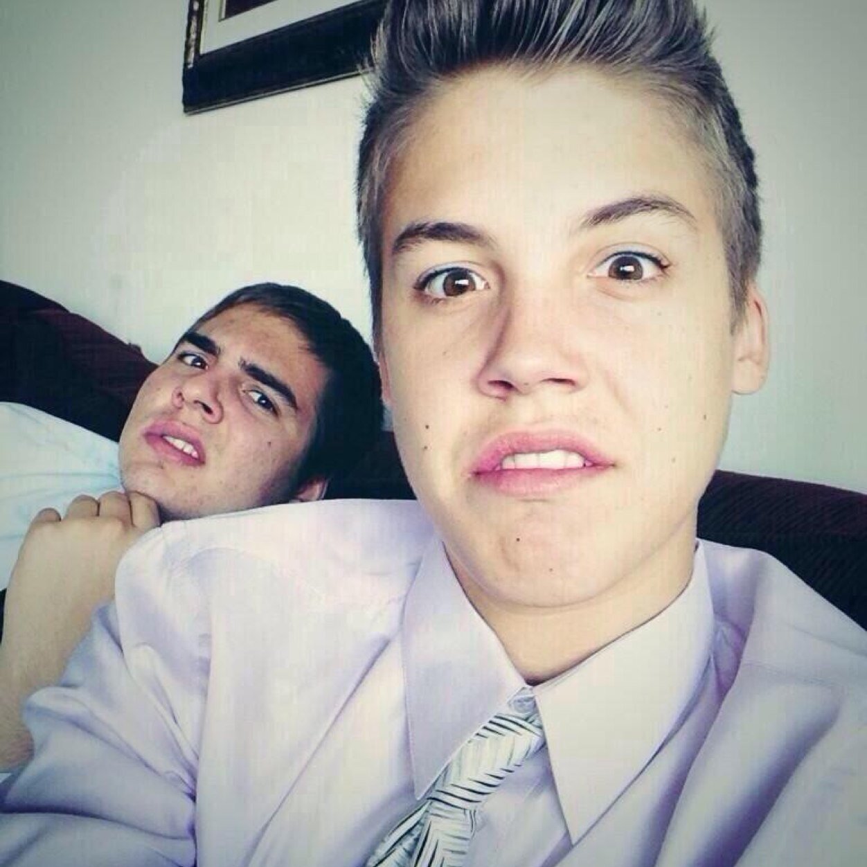 FOLLOW @basicallyhayes @probablynash TO GET THEM TO THEIR GOAL OF 10K + i just did you a favor and gave you a free follow