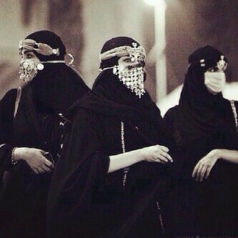 ‏‏‏‏‏‏ حيّ الله من درعم وطق الفولو ~                                                          استغفر الله