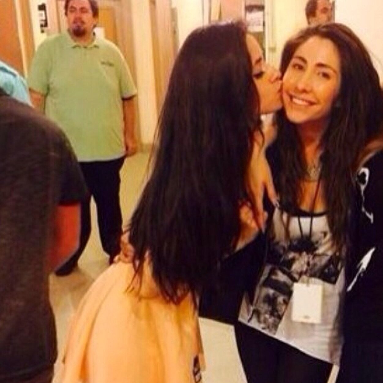 sarahlrene's profile picture. fake