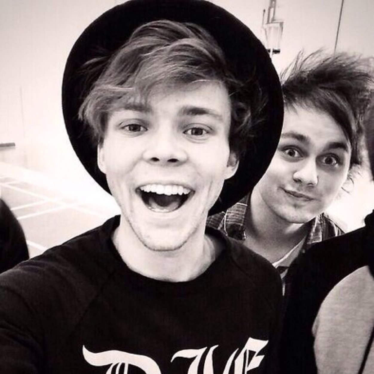 please follow @letsgoanywhere0 she follows backkk just ask. dont give up sweety he will follow you one dayxx