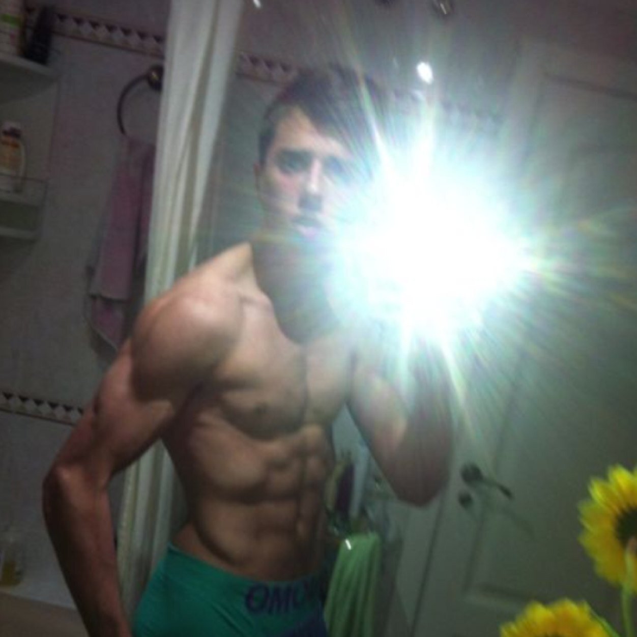 17% Me encanta el deporte ,pero ir al gimnasio lo que más. I❤️GYM!! #fitness / Sevilla~ Islantilla☀️.  Instagram: raulfuentes97