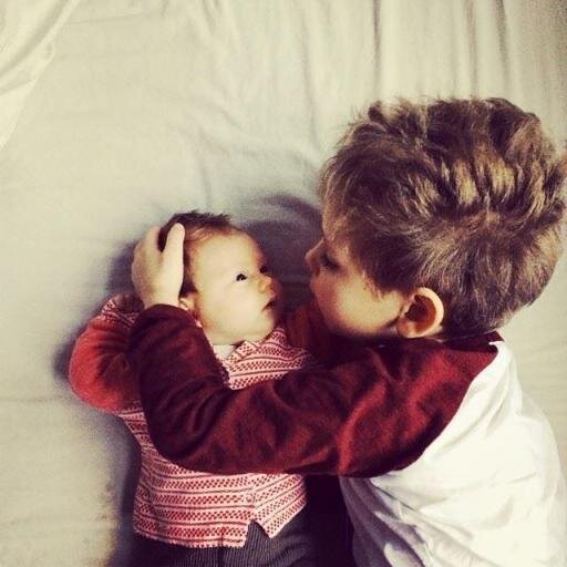 [●≡●]

Eduardo Daniel  ツ

Añoos : 24 =)

Soii bueeno si mee sigueees !  ◕‿◕
