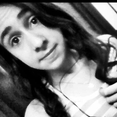 Não sou a garota mais certinha &&' nem a totalmente descontrolada. Não busco ser perfeita , mas sim ser eu mesma