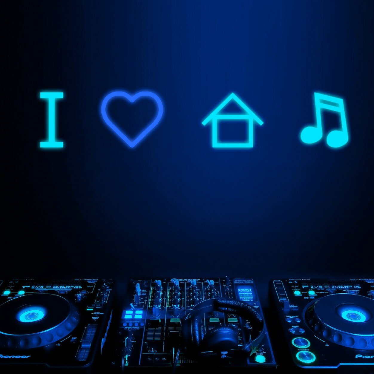DJ from N.Ireland Follow me if your into Dance music. Check out my Soundcloud.