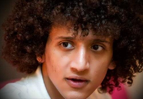 هو السماء ؟ والهواء وكل العيون اللي تمرني هو وطن ؟ ولين اليوم  عجزت لغيره انتمي #itti ♡ ..