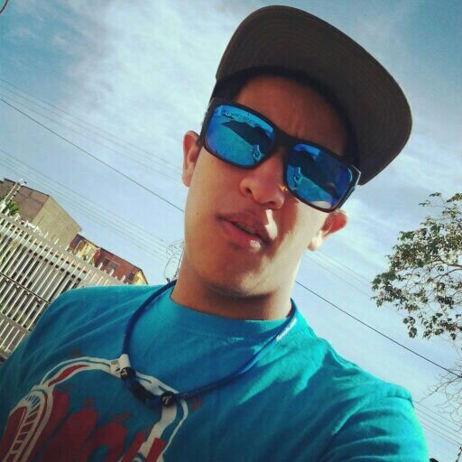 Rizalez. Lo mas importante es que estoy Vivo y Feliz. | #Contacto +584164917575 | #Chuito http://t.co/D9rme4zFLH |