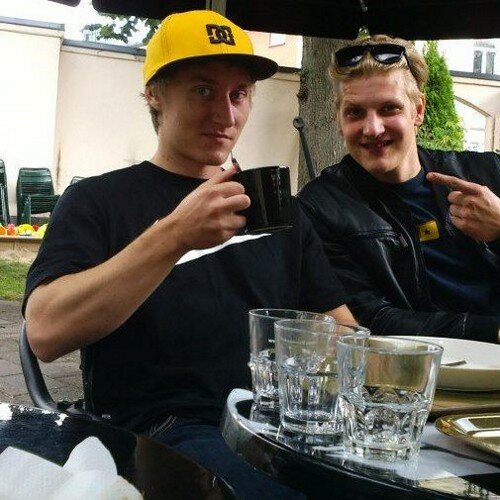 HumusFoodz's profile picture. Skateboarder, software engineer