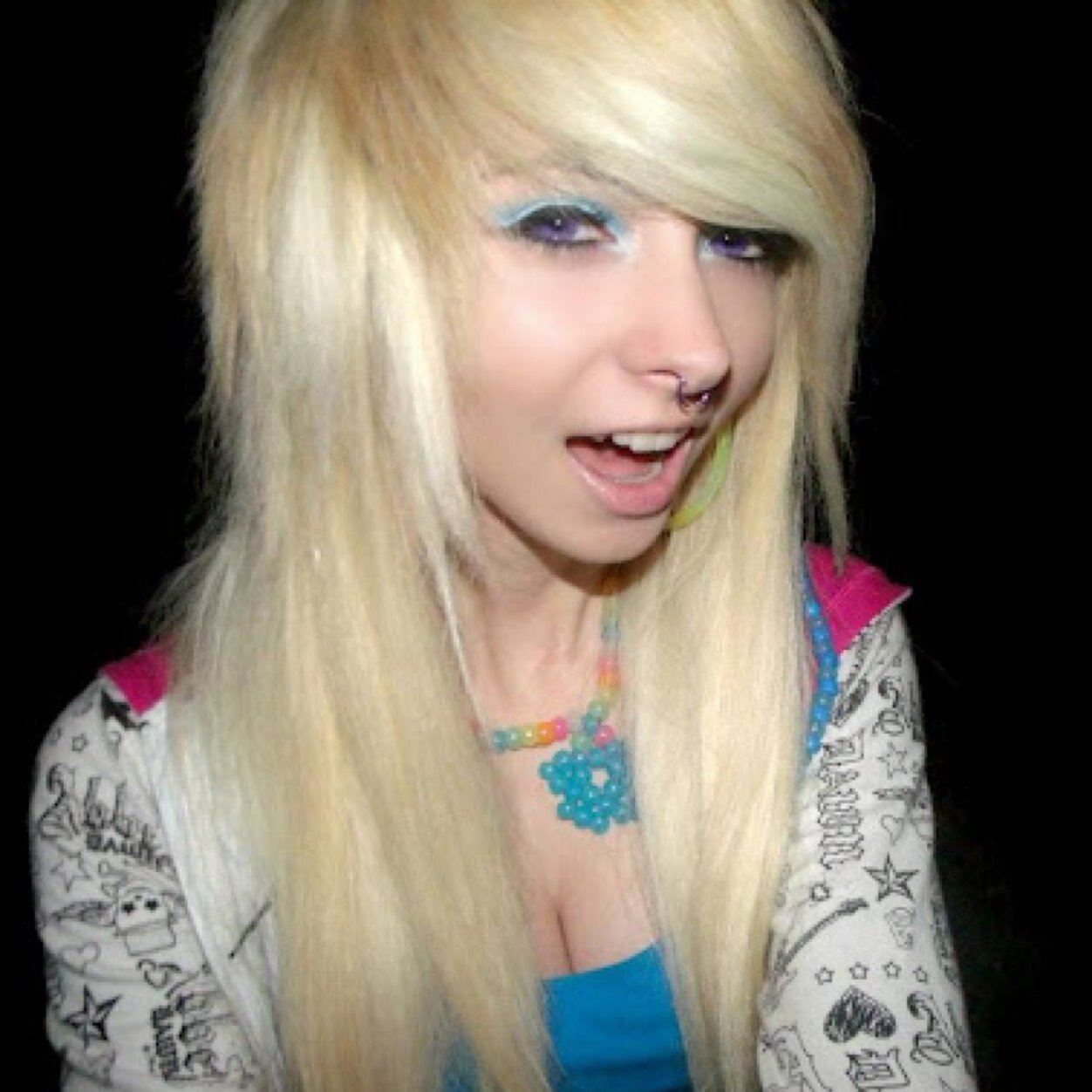 Heyy im Gewn. I love kitties and cuddles hehe. 16/taken/bi