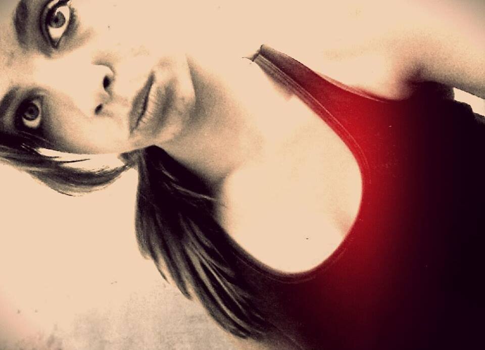 Amor secreto é o amor verdadeiro,
Que, por um azar, chegou atrasado.
Mas com perfeito encaixe de corpo
E alma. Na justa medida do pecado!