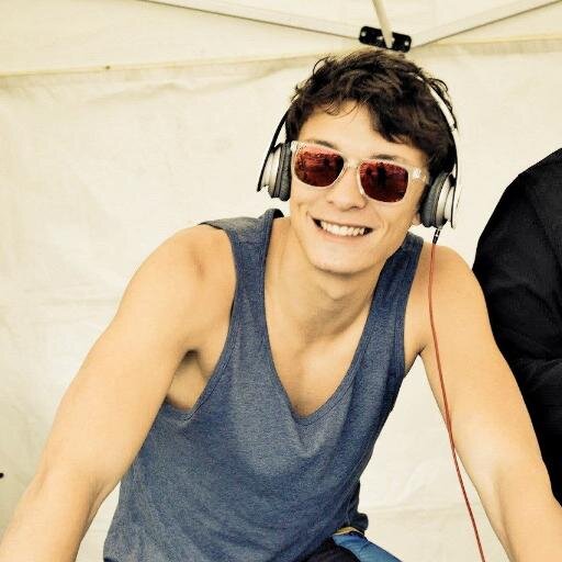 ArthurThouin's profile picture. T'as rien à dire, Zéro caractère, tes tweets c'est 140 espaces frère.