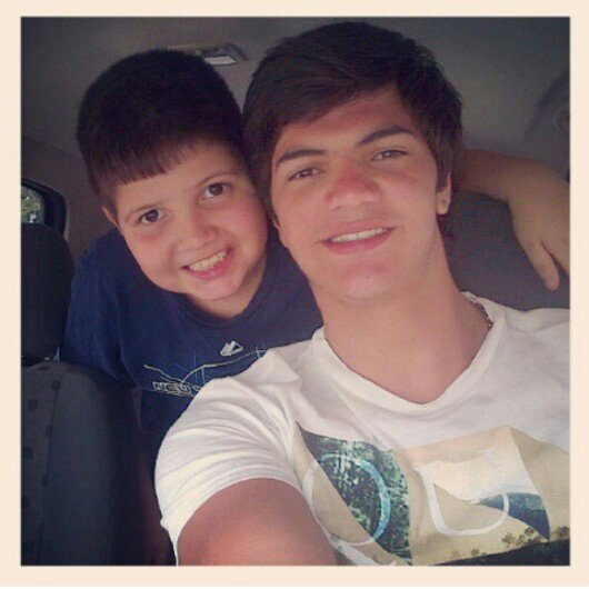 Instagram: Andresvrodrigues. Venezolano-Portugues Cancer. 18