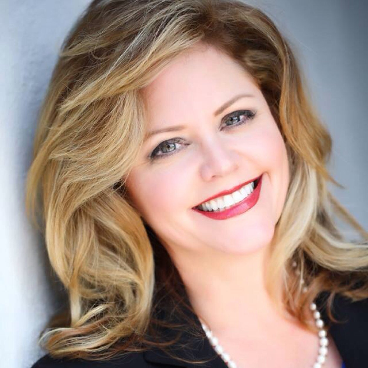 Senegence Distributor & Esthetician & Spa Owner of OC Skin Secrets in North Hollywood