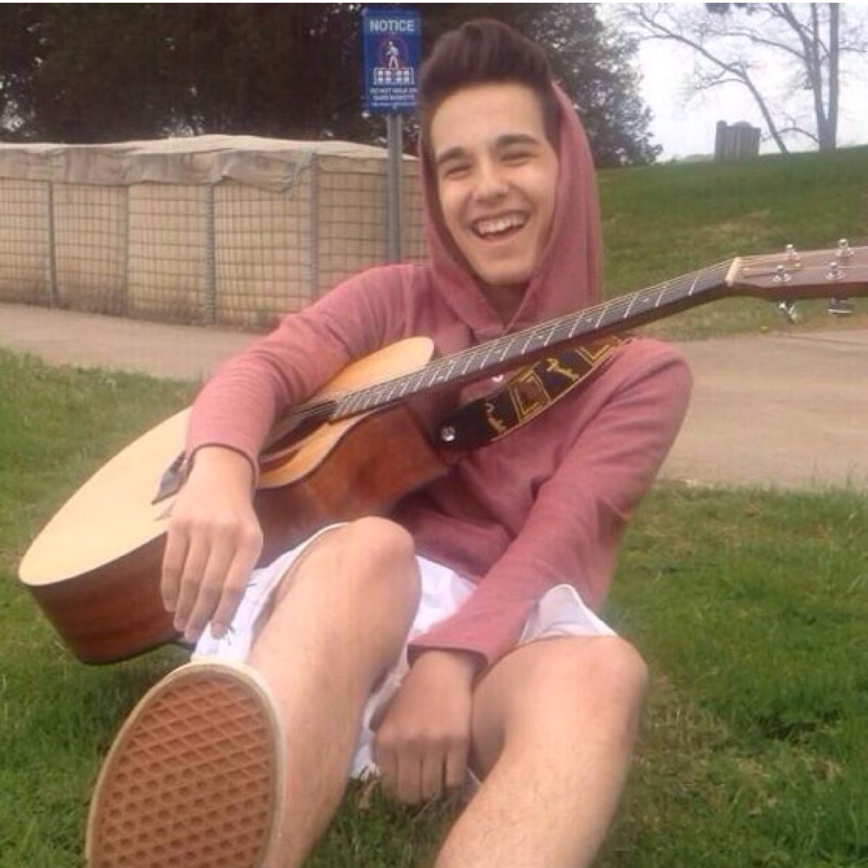 follow @preachshawn becasue she gave you a free follow- if you already follow, enjoy the free follow