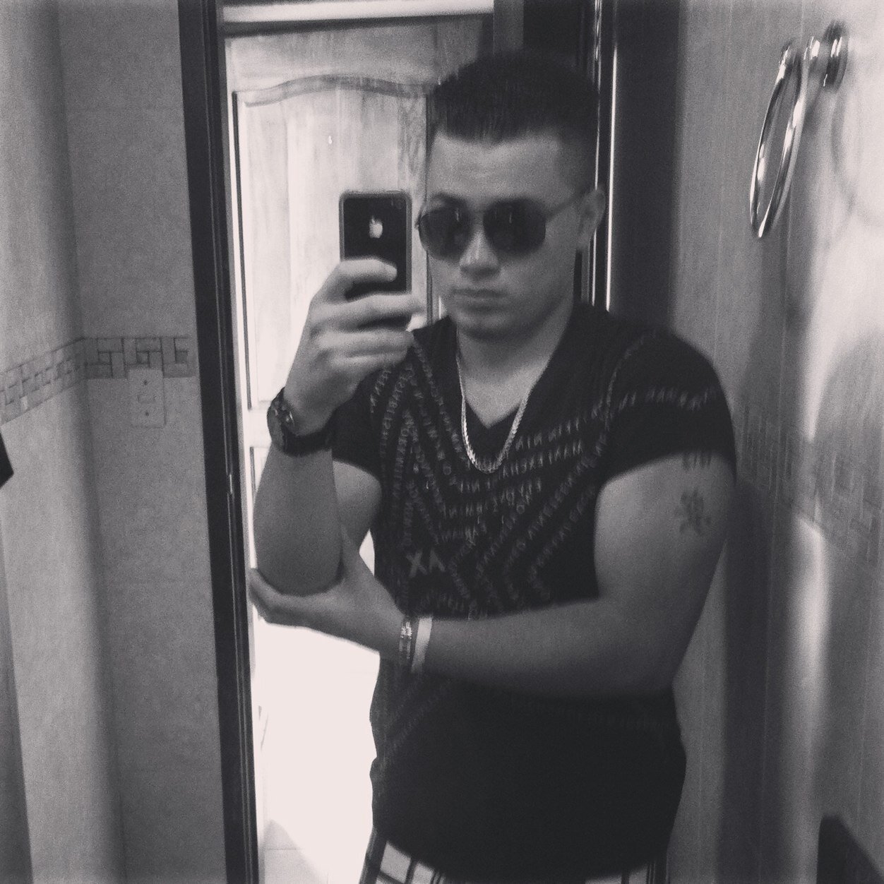 Me encanta tocar a mi bb que es mi bateria ☺
