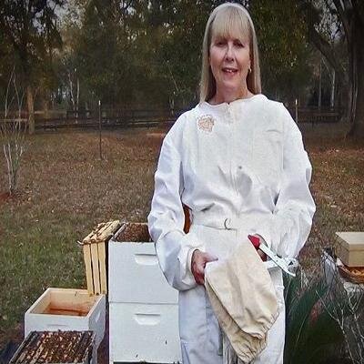 WorkerBeeFlurie's profile picture. Beekeeper Beeswax Ornaments Artisan Mother Christian Middle of the Road #YouTubeChannelLisaFlurie #WorldwideTraveler