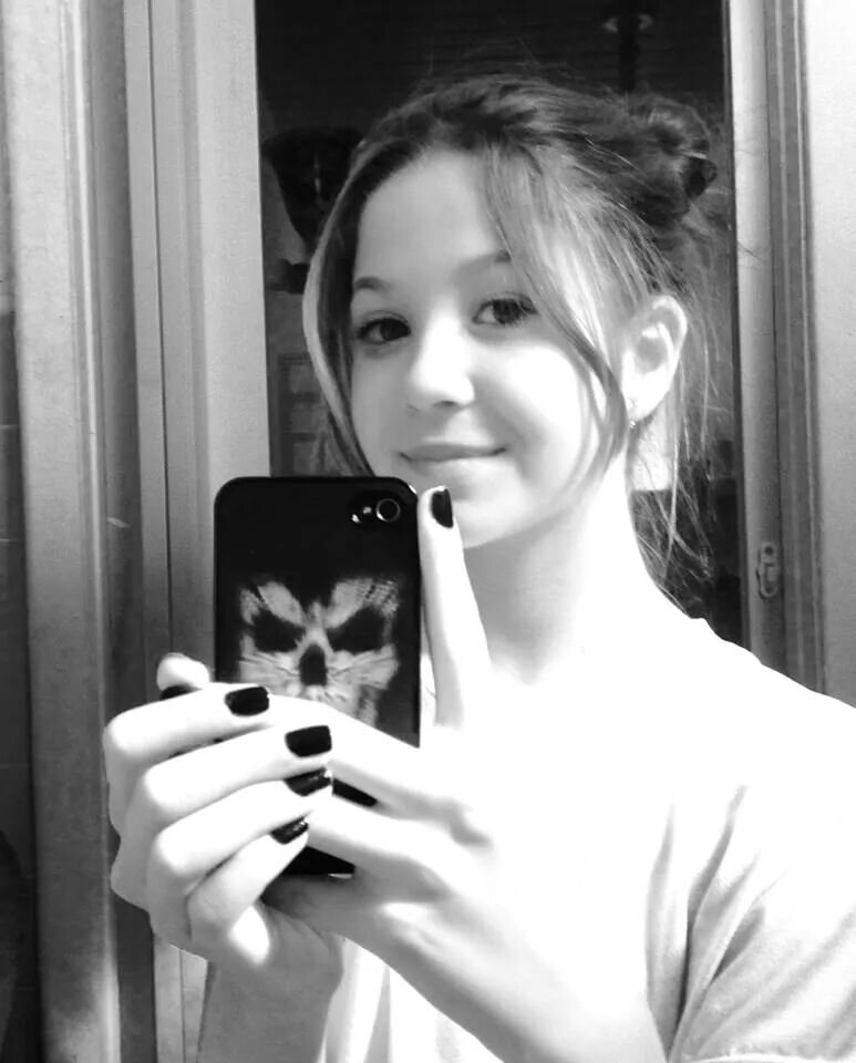 paula___souza's profile picture. Ta difícil, ta foda, mas pow, to de pé!