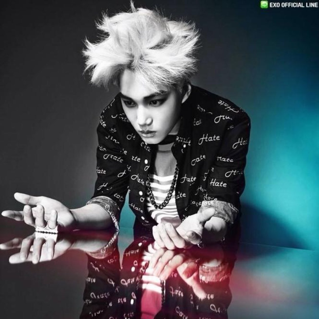 จงอินพ่อไม่หล่อแม่ไม่รวย แต่ลูกออกมาขาวแล้วหล่อ ฟอลมาคุยกันสิครับ #machofam_ .ถอดเสื้อเต้น 12.03.14