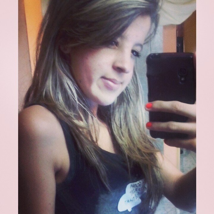 Prazer Mylena Silva , tenho 15 anos , sagitariana , amo minha familia  , amigavel , corinthiana , legal , boba , tonta ! solteirona na vida (: ✌