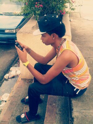 artista (UrBaNo),#HuMiLDeCisTa ,Abajo DE Dios  y Encima DEl DiaBlo , Dios En Ti Confio0, () Si Tu Estas Con Migo Quien ConTRa Mi ()