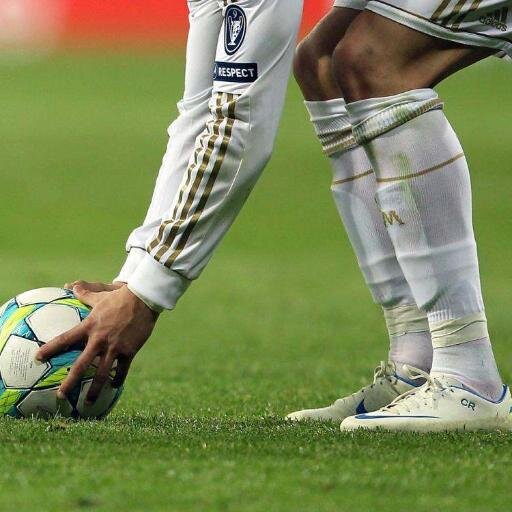 All soccer players can relate to my tweets,DOING GIVEAWAYS SOON                                                          folow my personal account @ArriFootball