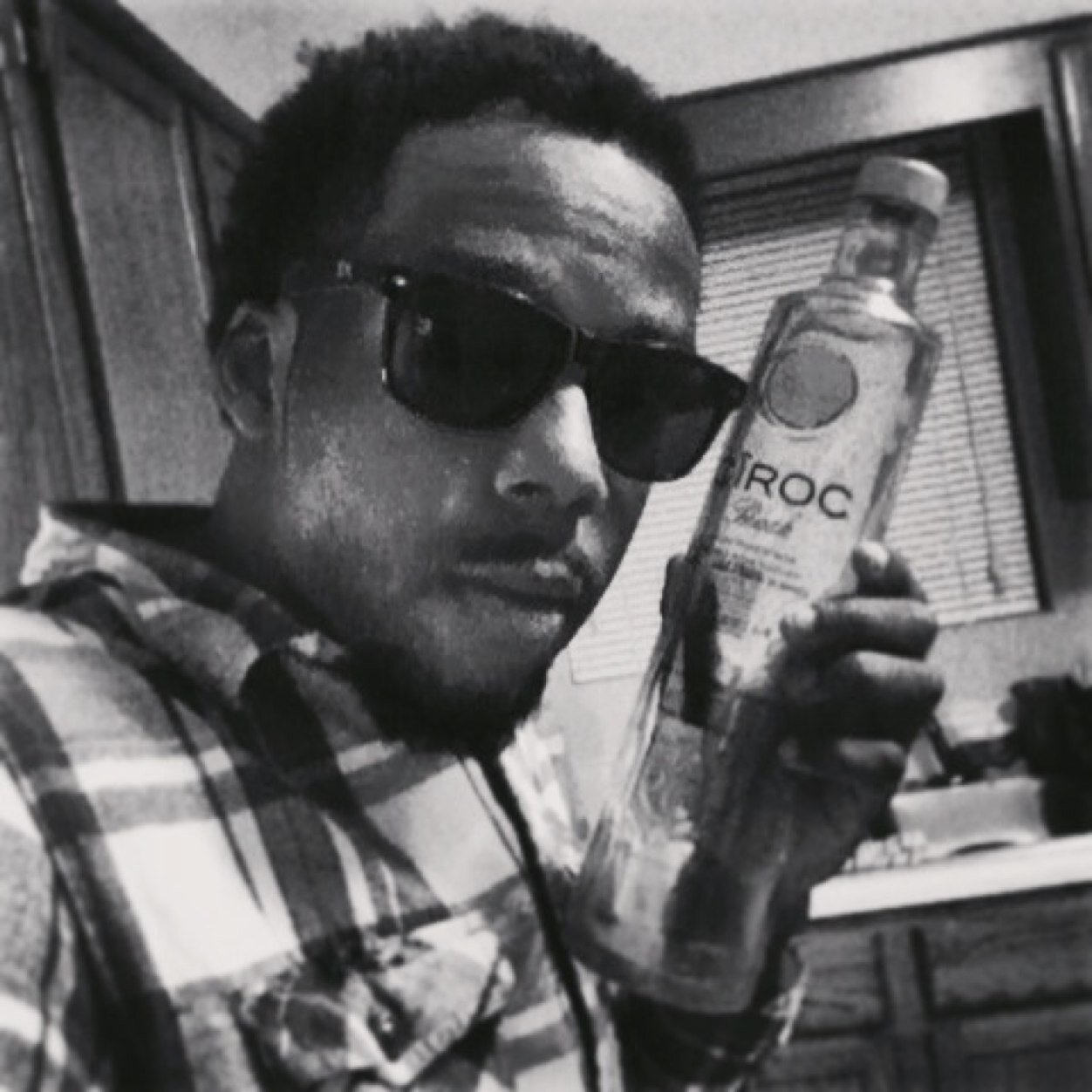 Jus Kno..Tha team #UAMG and follow my big brother @zachfarlow