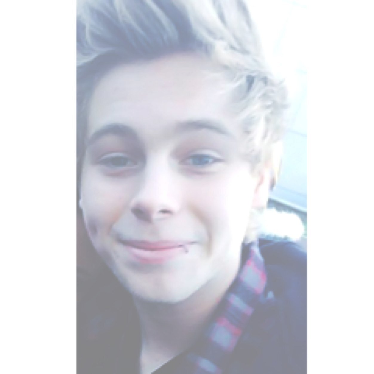 Return your follow to @zeyuhm & retweet one of her luke spams ( you can find her account easily thru my tweets ) xxx