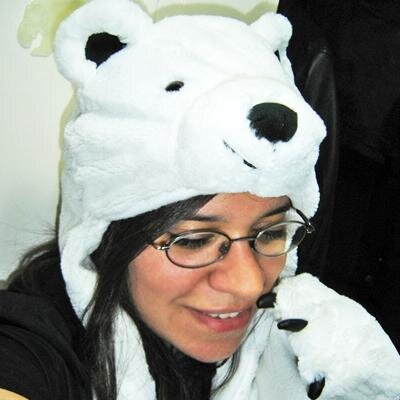 LadyRaspberry's profile picture. Diseñadora gráfica. Corazón de comerciante. Adicta a los esmaltes de uñas, frambuesas y color morado. Ñoña MH.  Full time en @Sargentoys.