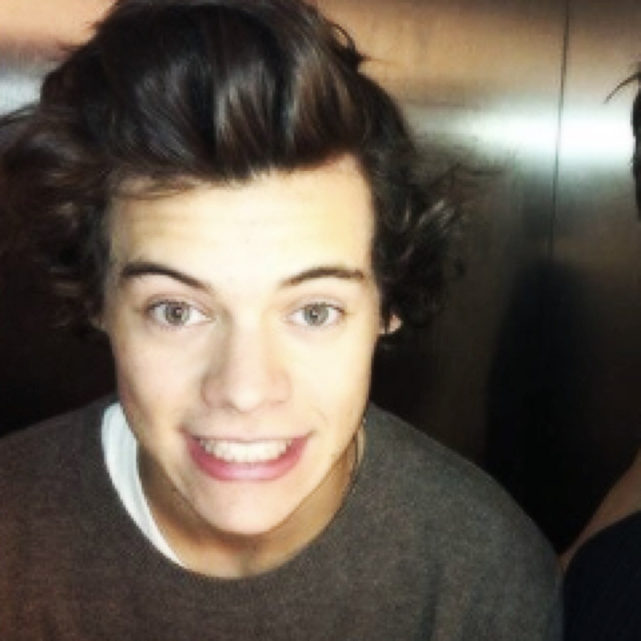 FluoroHarry's profile picture. Free follow from @harryfedorable || rt this please ~ https://t.co/9RZF9U2q5N