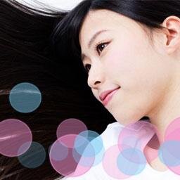 月に100人以上の女性の頭皮と髪を診断している毛髪診断士が簡単ヘアケアをアドバイス。「自宅でのケア方法」「商品の正しい選び方」「髪の基礎知識」といった情報を配信しています。