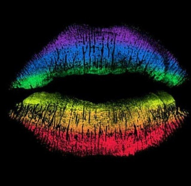 Back in school (web design) after 20 years as a business manager.  Crystal Chappell, Otalia, Lip Service, Glee, and Venice fan. #Glee #loveislouder #TeamLesbian