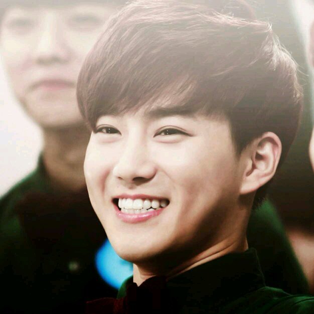 ผลุบๆโผล่ๆ เห็นบนทามไลน์เมื่อคืออยู่ #Suho #EXO