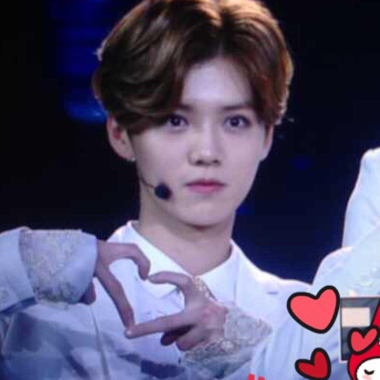 I am a chinese exo fan in seoul ^^ I like luhan.My blog http://t.co/UdANR6513p