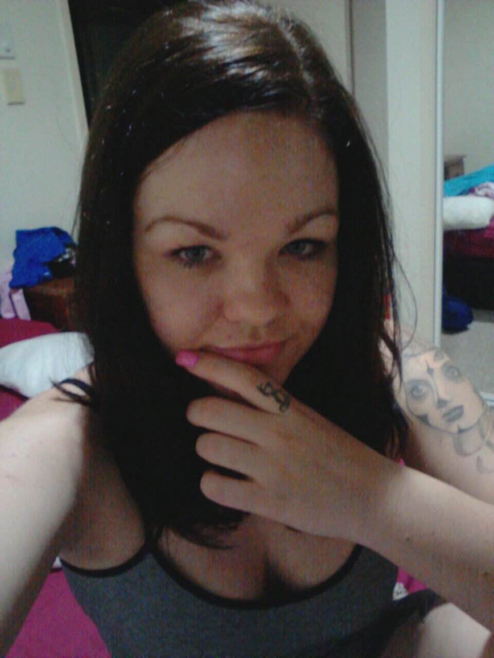 im 23 years old and live in Australia on the beautiful gold coast! and I have an amazing 2 year old daughter :) I love pink and Eminem too death 3