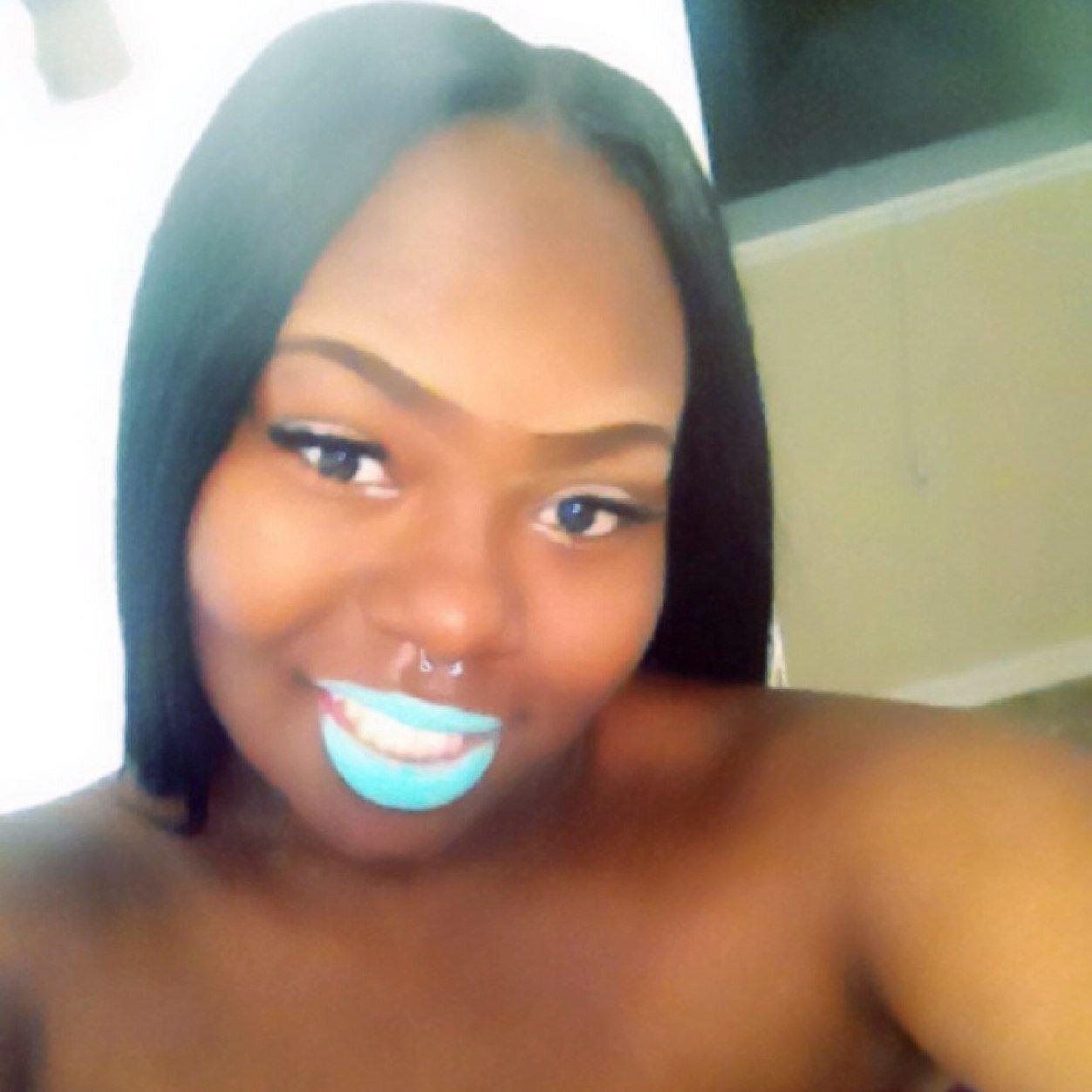 i heard she got a pretty face & stand up like a stallion! (DATS ME) save the drama hoe it's irrelevant.....money talk bullshit walk
