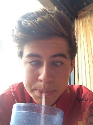 U NOW HAVE A FREE FOLLOW, please go and follow @em_cunniff♥