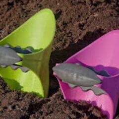 Ergonomic mini-shovel for your garden - Made in Sweden - Ergonomisk trädgårdsspade avlastar handleden och underlättar plantering.
