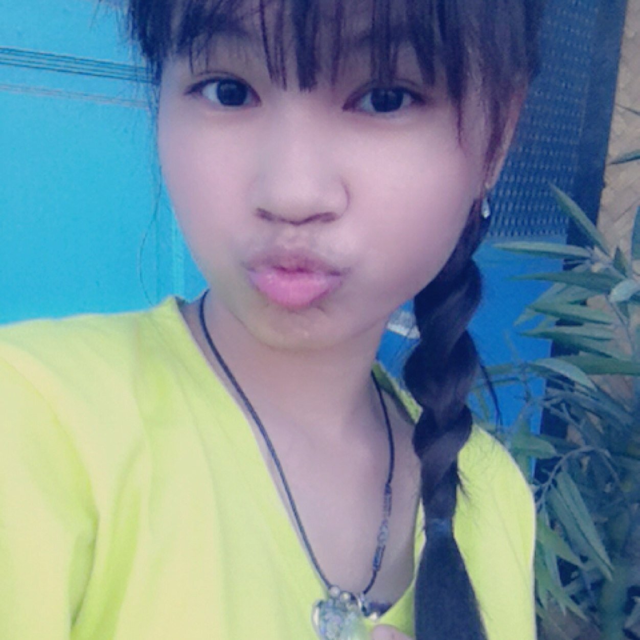 ชื่อ. น้ำตาล.อายุ19ปี. โสดจ้าาา.  นิสัย:ห้าว. อารมณ์ดี. (โลกจะได้ไม่เครียด)555 โกรธยากหายง่าย. ฟอลโลวกันมา FB:น้ำตาลหวานใอ่ตัวเล็กก
Line:noonamtanwan
