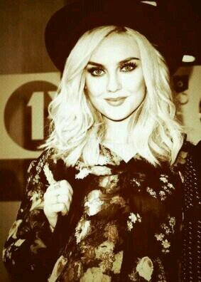 Jade followed me: 21/04/2014 | My angels are One Direction, Cher Lloyd and Little Mix | Follow me, I follow u back❤