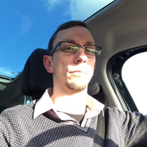 Senior IT Specialist Howest.
Hoofdlesgever M.A.I. Koksijde.
Lesgever Fit & Fight Oudenburg.