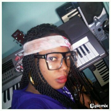 I'm a  living WONDER in the MUSIC http://t.co/k5N0G3Gg23 OUT