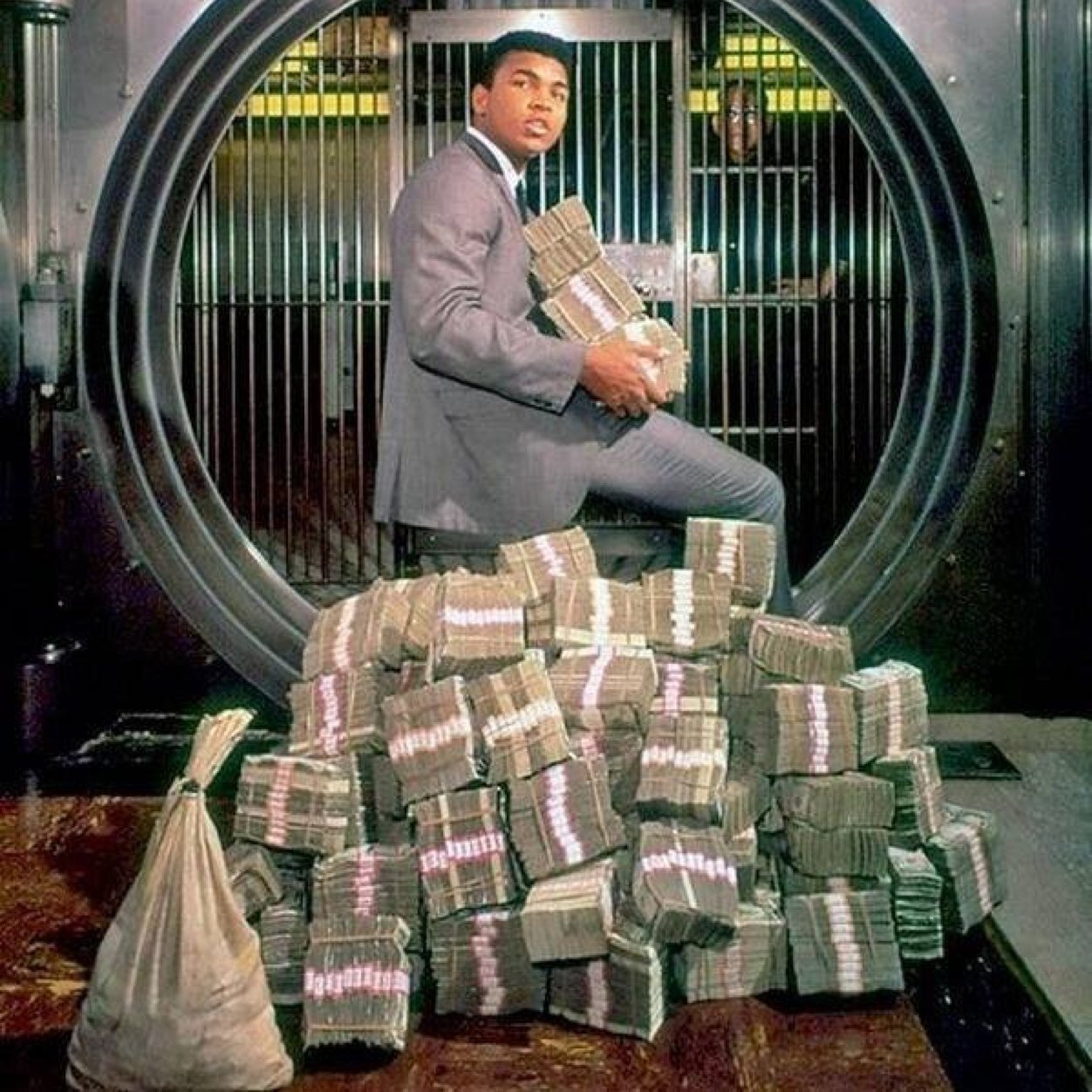 boxingtalk101's profile picture. Boxing enthuastist. Always up for a good debate. #Boxing