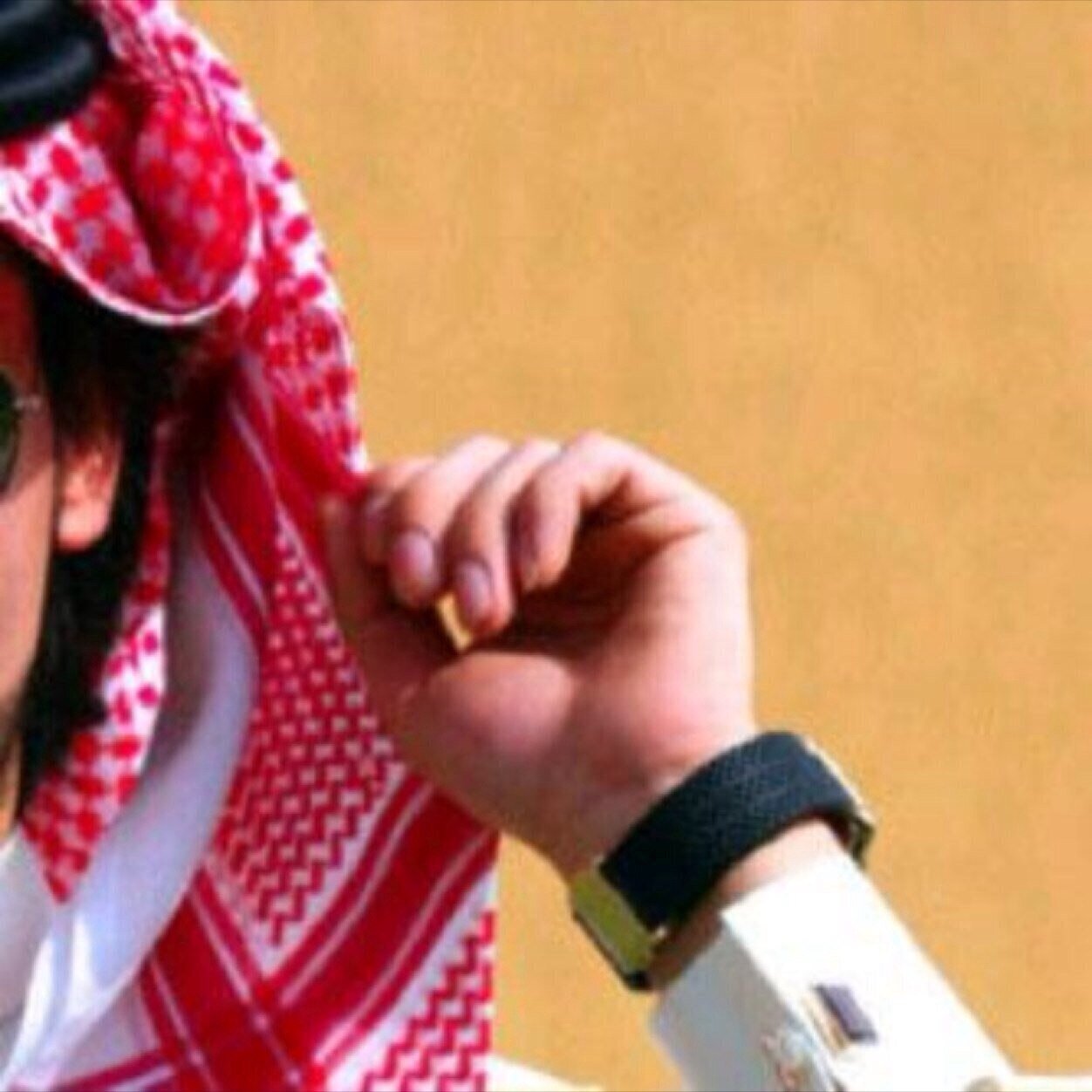 تعرفون اسمي ولكن لاتعرفون قصتي تقرؤن مااكتب ولكن ليس كل مااكتبه حكااايه عن واااقعي لذلك لاتحكم علي ب مجرررد القرآءه...